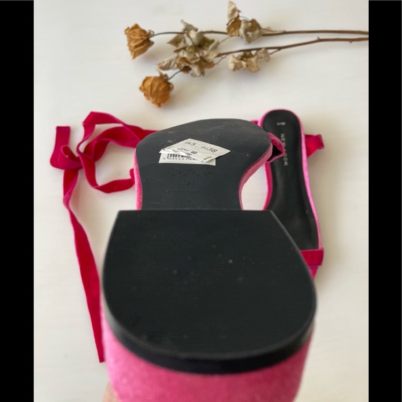 New Look women’s Pink Velvet Lace Up Flat Sandals NWT on the sole of the shoe - Picture 4 of 10